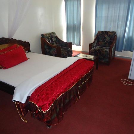 Brisk Hotel Triangle Njeru Dış mekan fotoğraf