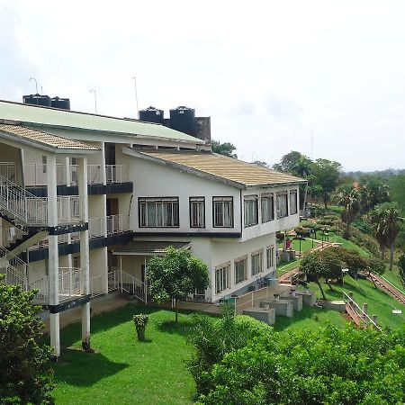 Brisk Hotel Triangle Njeru Dış mekan fotoğraf