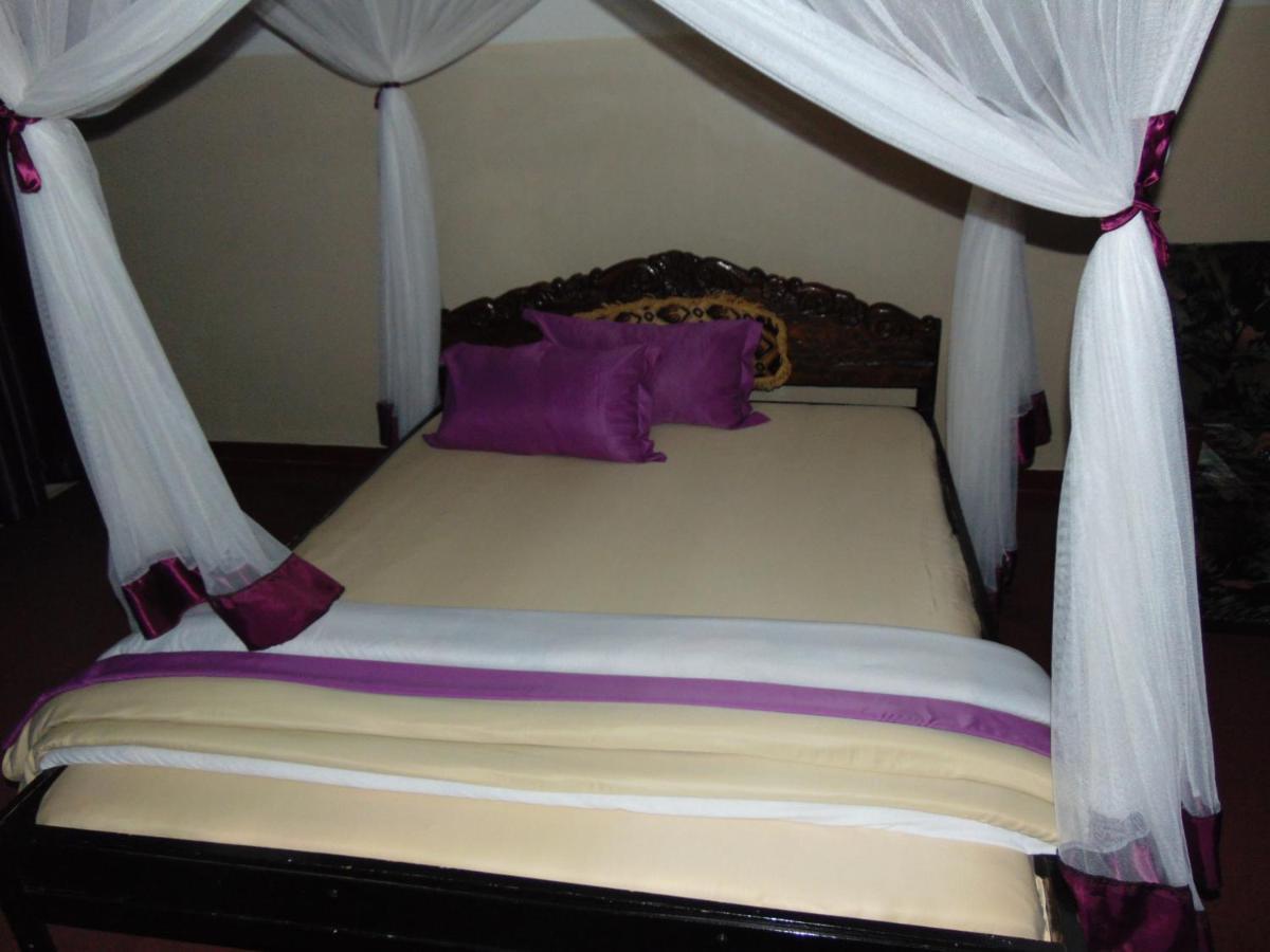Brisk Hotel Triangle Njeru Dış mekan fotoğraf