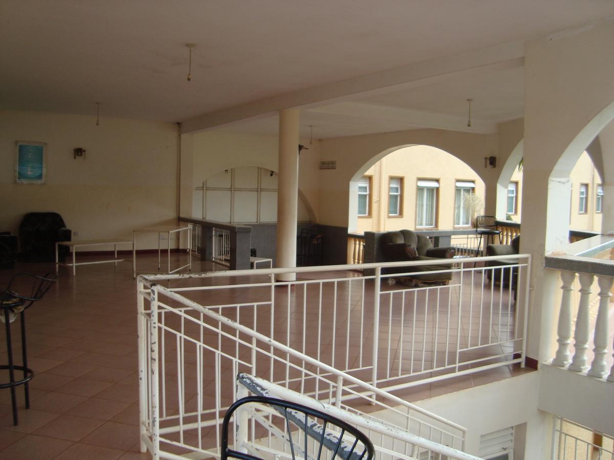 Brisk Hotel Triangle Njeru Dış mekan fotoğraf