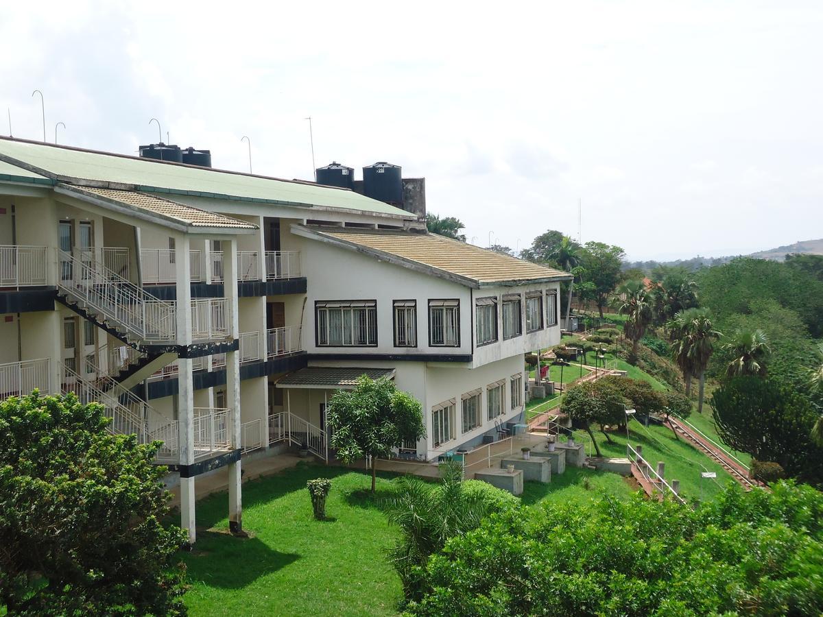 Brisk Hotel Triangle Njeru Dış mekan fotoğraf