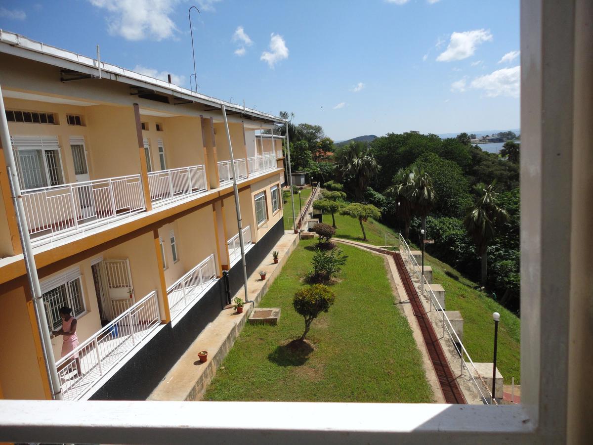 Brisk Hotel Triangle Njeru Dış mekan fotoğraf