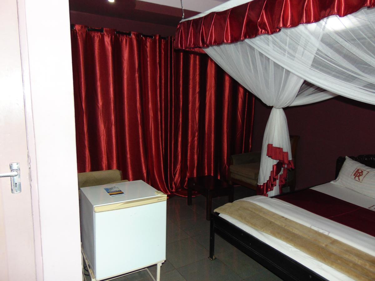 Brisk Hotel Triangle Njeru Dış mekan fotoğraf