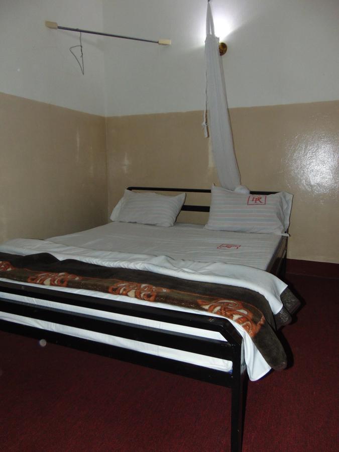 Brisk Hotel Triangle Njeru Dış mekan fotoğraf