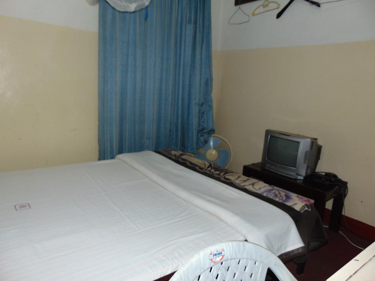 Brisk Hotel Triangle Njeru Dış mekan fotoğraf