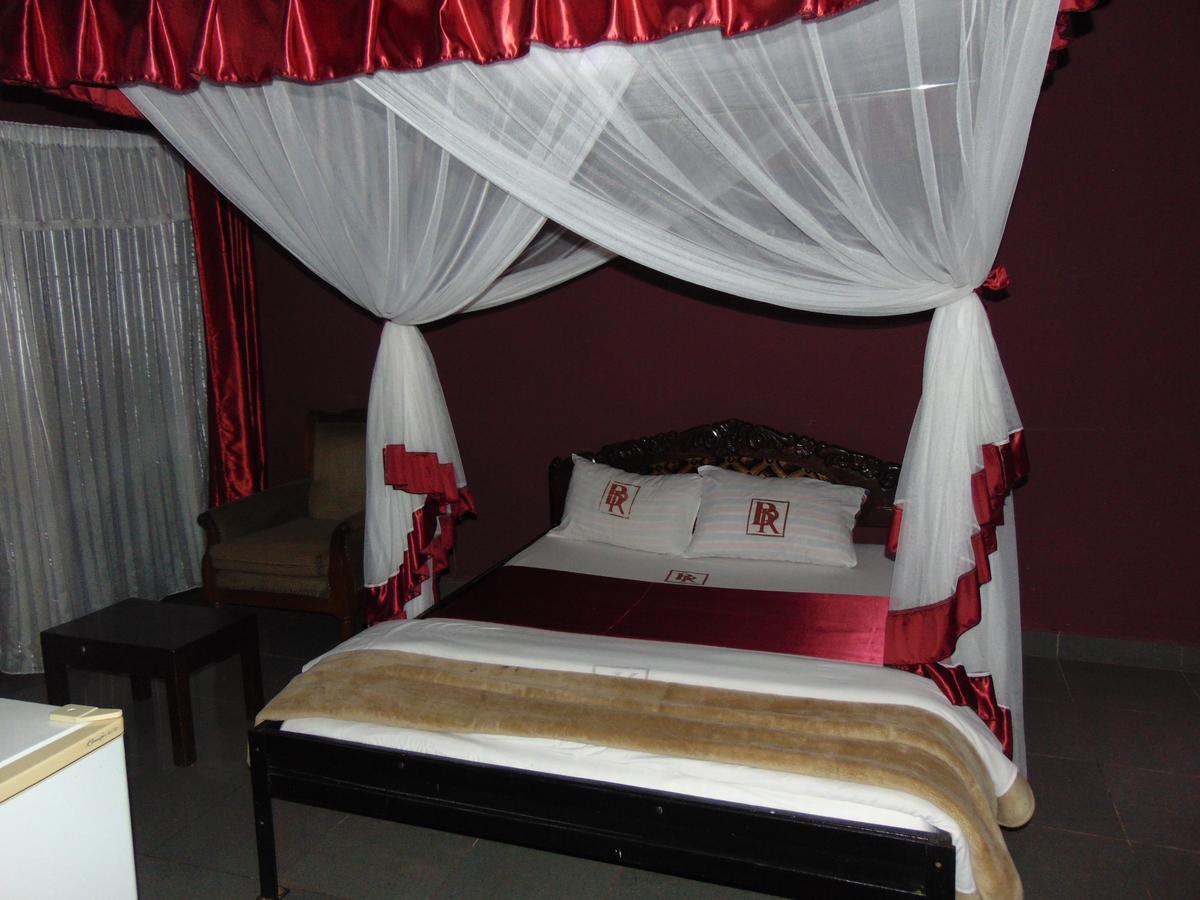 Brisk Hotel Triangle Njeru Dış mekan fotoğraf