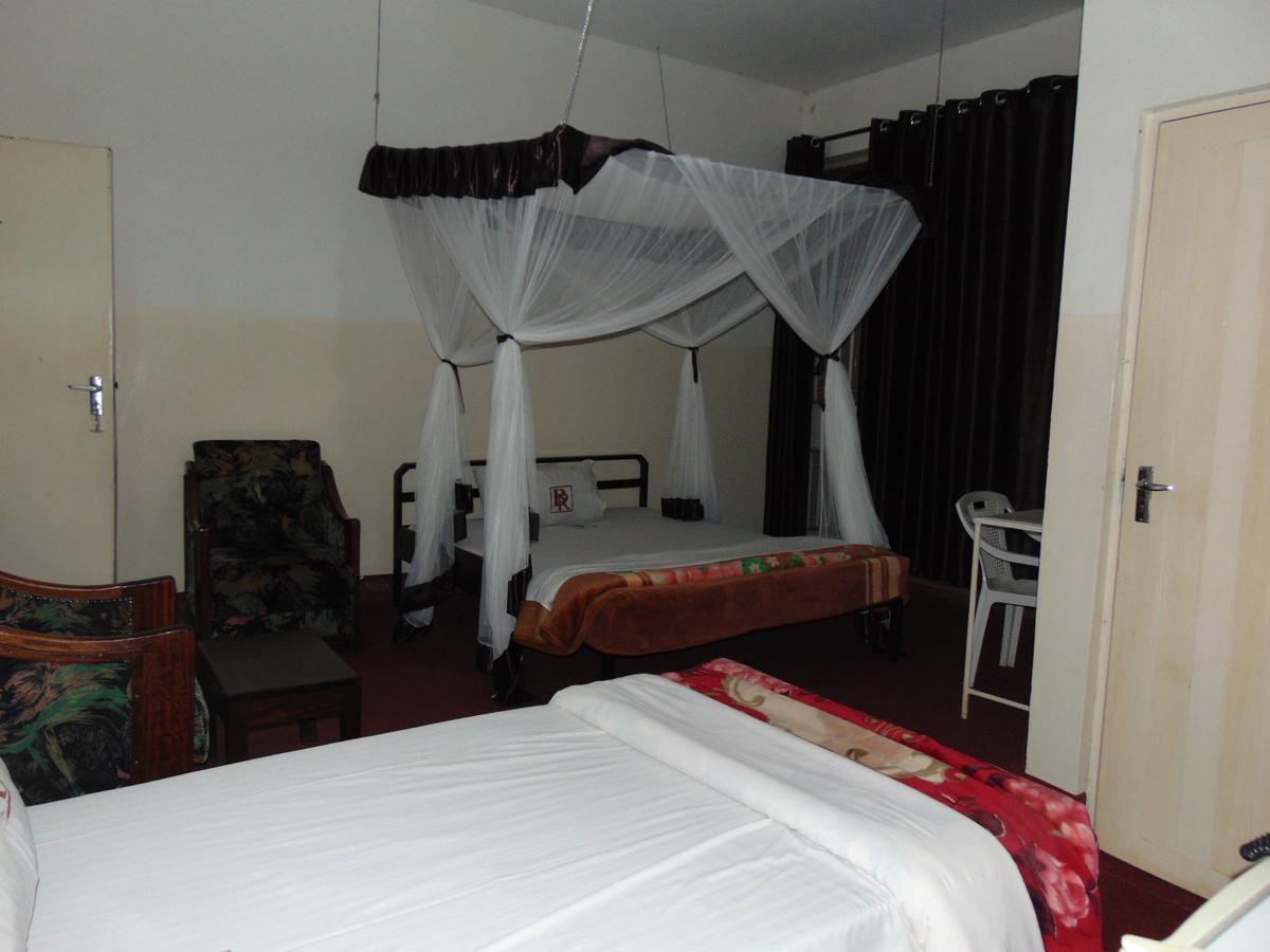 Brisk Hotel Triangle Njeru Dış mekan fotoğraf