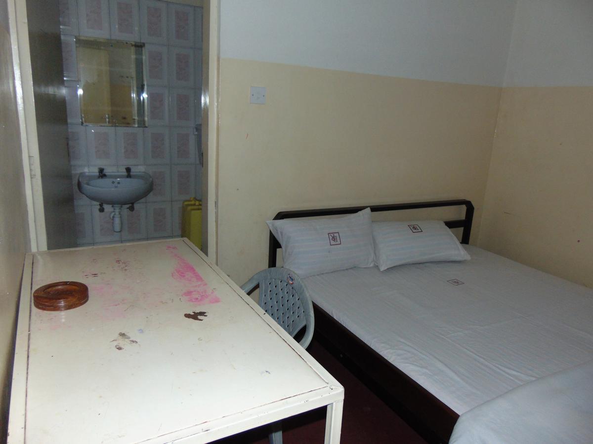 Brisk Hotel Triangle Njeru Dış mekan fotoğraf