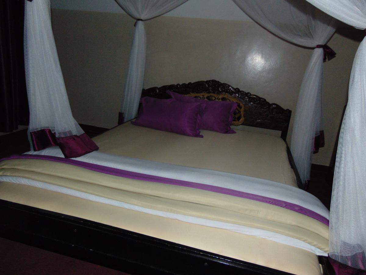 Brisk Hotel Triangle Njeru Dış mekan fotoğraf