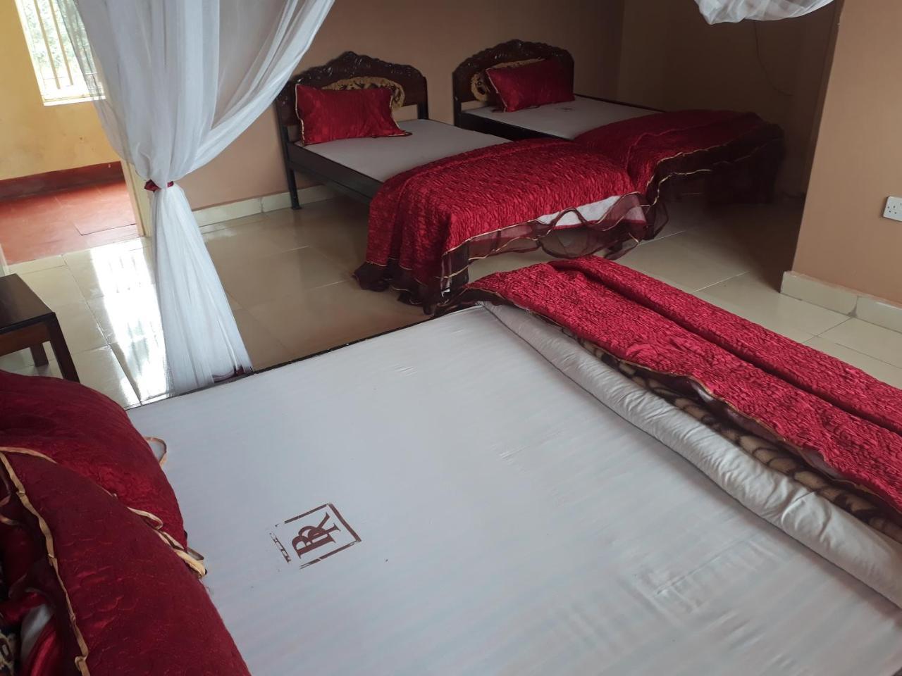 Brisk Hotel Triangle Njeru Dış mekan fotoğraf