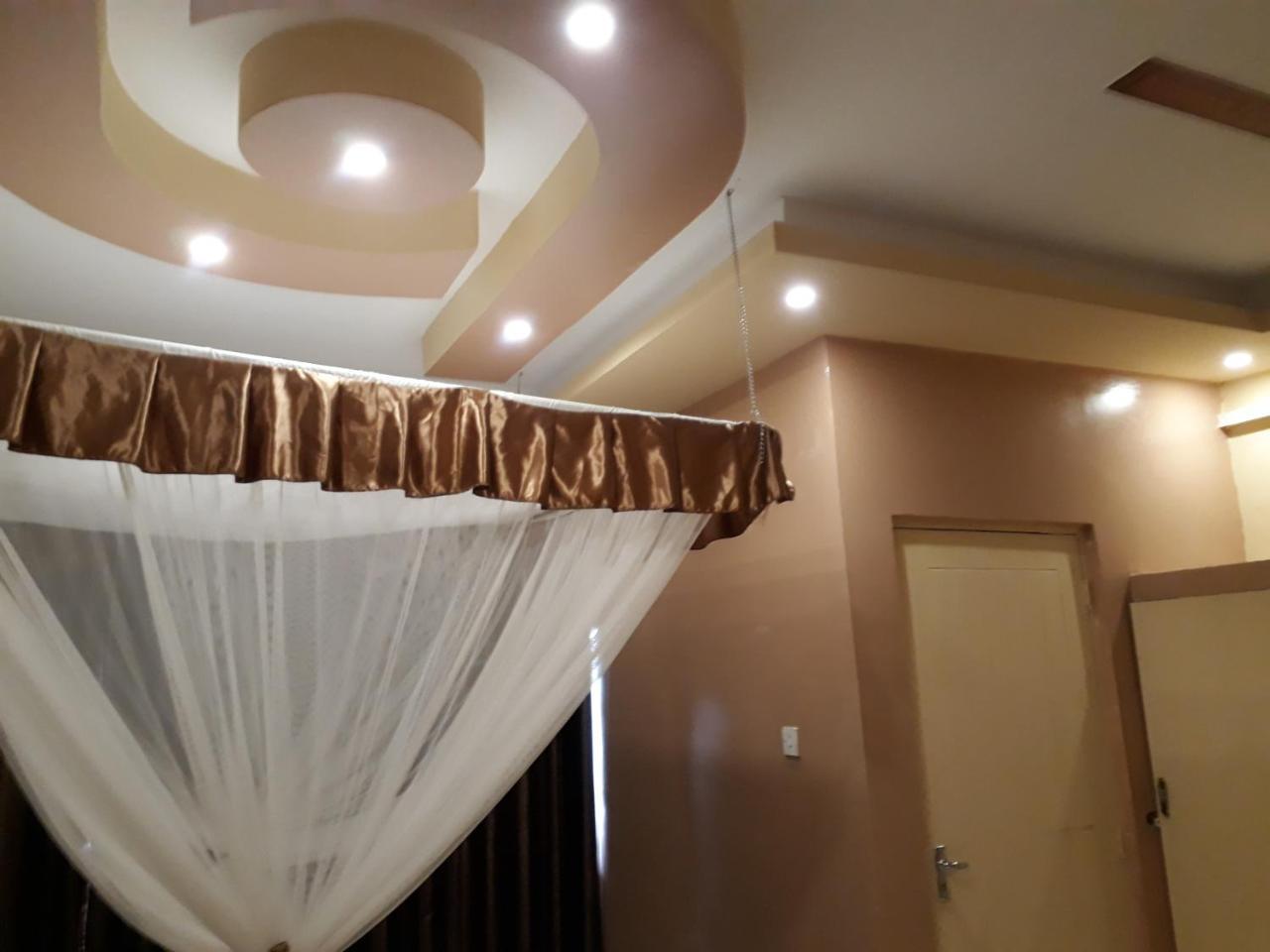 Brisk Hotel Triangle Njeru Dış mekan fotoğraf