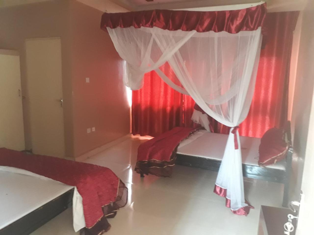 Brisk Hotel Triangle Njeru Dış mekan fotoğraf