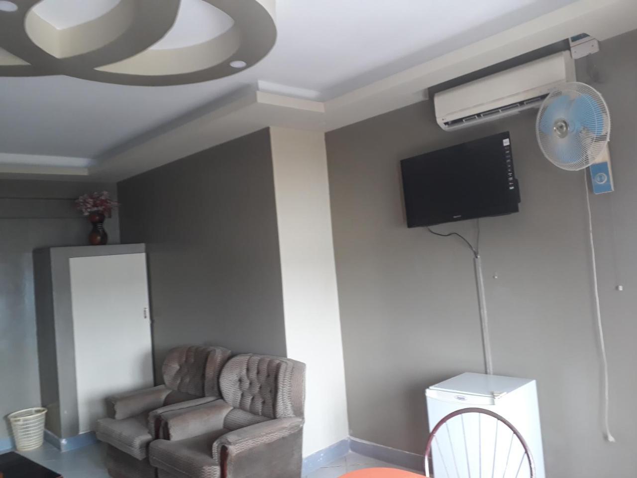 Brisk Hotel Triangle Njeru Dış mekan fotoğraf